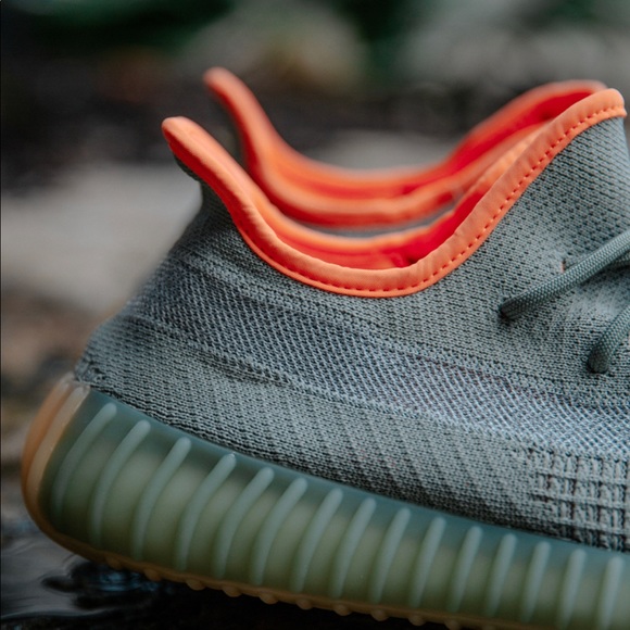 adidas Yeezy - Picture 2 of 4